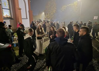 "Sesvetski ogen" u Mraclinu pali se već tri desetljeća, i ove godine okupio velik broj mještana