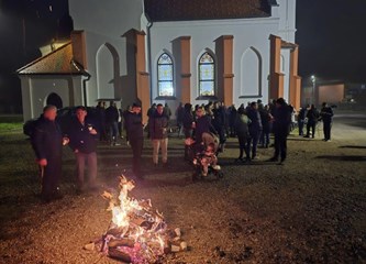 "Sesvetski ogen" u Mraclinu pali se već tri desetljeća, i ove godine okupio velik broj mještana
