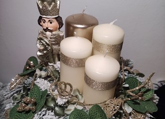 Tražite adventski vjenčić? Zavirite u ponudu Buvljakuša i učinite dobro djelo