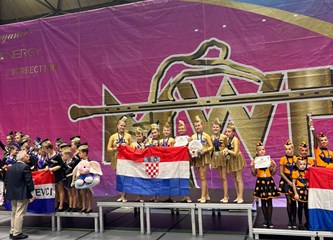 FOTO Sedam svjetskih zlata, srebro i bronca oko vrata Velikogoričkih mažoretkinja! Priređen im vatreni doček