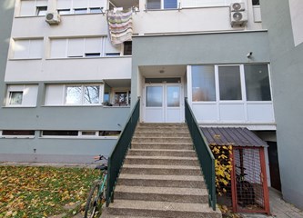 FOTO Pročitaj pa vrati: Mini knjižnice osvanule u velikogoričkim zgradama, stanari oduševljeni