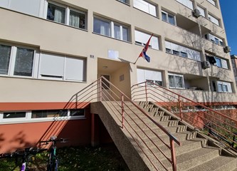 FOTO Pročitaj pa vrati: Mini knjižnice osvanule u velikogoričkim zgradama, stanari oduševljeni