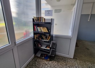 FOTO Pročitaj pa vrati: Mini knjižnice osvanule u velikogoričkim zgradama, stanari oduševljeni