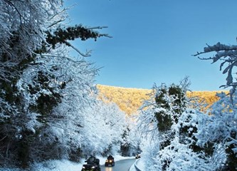 Prizori snijegom pokrivene i suncem okupane Plešivice oduzimaju dah, majstorski ih zabilježio velikogorički fotograf Josip Škof