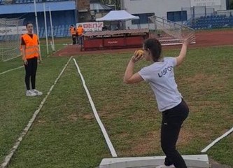 Tri zlata, četiri srebra i dvije bronce za Uspon u Vinkovcima: Martina Krog postavila državni rekord, Mirnes Omerhodžić imao drugi najbolji rezultat mitinga