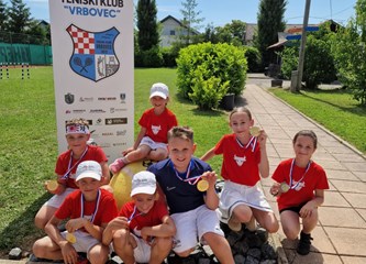 Zaključen još jedan ciklus Velikogoričke teniske lige, mlade nade se istaknule u Vrbovcu: Mečevi do posljednje kapi znoja...