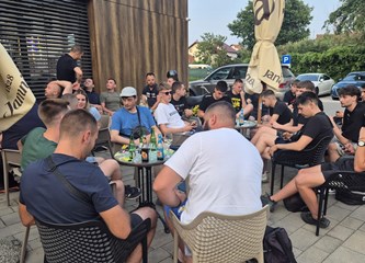 jeDINA MOja ljubav: Dinamovke 'potpisale' za VG Legacy, poznati parovi subotnje Humanitarke za Barta