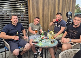 jeDINA MOja ljubav: Dinamovke 'potpisale' za VG Legacy, poznati parovi subotnje Humanitarke za Barta