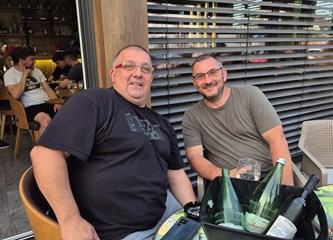 jeDINA MOja ljubav: Dinamovke 'potpisale' za VG Legacy, poznati parovi subotnje Humanitarke za Barta