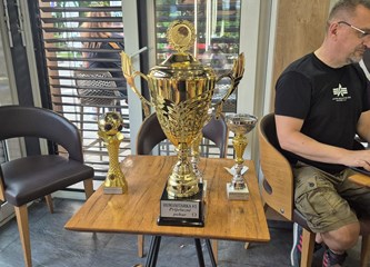 jeDINA MOja ljubav: Dinamovke 'potpisale' za VG Legacy, poznati parovi subotnje Humanitarke za Barta