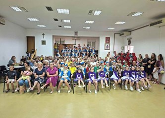 Barbarice za kraj sezone priredile plesnu reviju, podijeljene diplome: Ema Borojević najaktivnija mažoretkinja