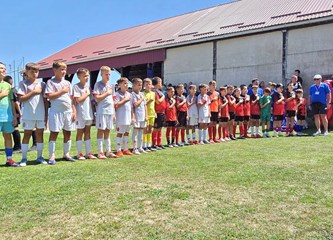 Veliki borac Ivan Šćepina izveo početni udarac na svečanom otvaranju Alpas Cupa Grada Velike Gorice