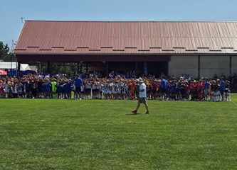 Veliki borac Ivan Šćepina izveo početni udarac na svečanom otvaranju Alpas Cupa Grada Velike Gorice