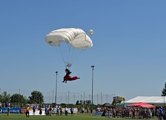 Veliki borac Ivan Šćepina izveo početni udarac na svečanom otvaranju Alpas Cupa Grada Velike Gorice