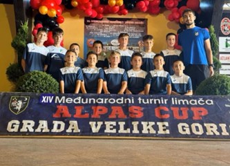 Veliki borac Ivan Šćepina izveo početni udarac na svečanom otvaranju Alpas Cupa Grada Velike Gorice