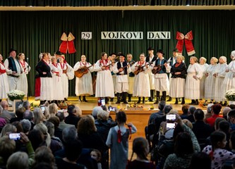 Donja Lomnica pjesmom i plesom očuvala sjećanje na Vojka Miklaušića