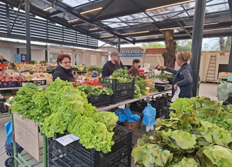 Novo ruho gradske tržnice u Školskoj: Prodavači zadovoljni obnovom jedva dočekali povratak