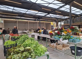 Novo ruho gradske tržnice u Školskoj: Prodavači zadovoljni obnovom jedva dočekali povratak