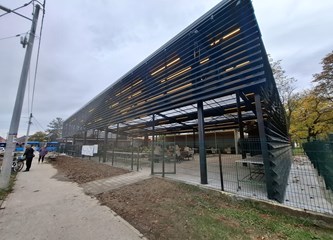 Novo ruho gradske tržnice u Školskoj: Prodavači zadovoljni obnovom jedva dočekali povratak