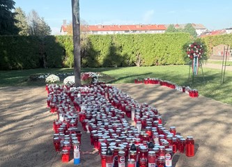 FOTO Položeni vijenci i svijeće povodom blagdana Svih svetih