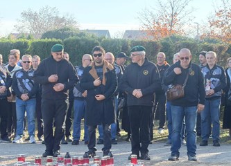 FOTO Položeni vijenci i svijeće povodom blagdana Svih svetih