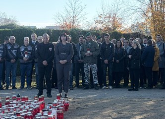 FOTO Položeni vijenci i svijeće povodom blagdana Svih svetih