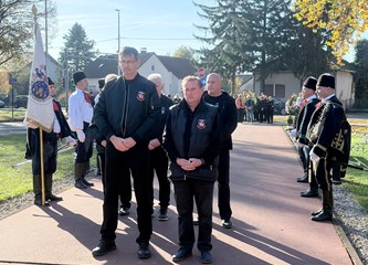FOTO Položeni vijenci i svijeće povodom blagdana Svih svetih