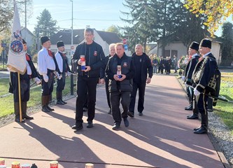 FOTO Položeni vijenci i svijeće povodom blagdana Svih svetih