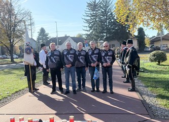 FOTO Položeni vijenci i svijeće povodom blagdana Svih svetih