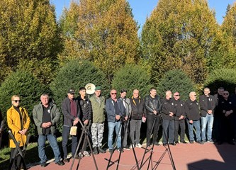 FOTO Položeni vijenci i svijeće povodom blagdana Svih svetih