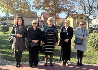 FOTO Položeni vijenci i svijeće povodom blagdana Svih svetih