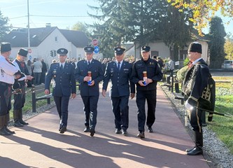 FOTO Položeni vijenci i svijeće povodom blagdana Svih svetih