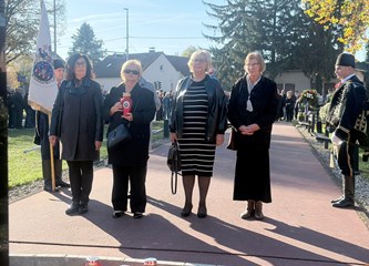 FOTO Položeni vijenci i svijeće povodom blagdana Svih svetih