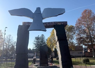 FOTO Položeni vijenci i svijeće povodom blagdana Svih svetih