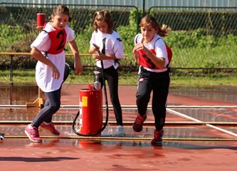 Mladim vatrogascima četiri pehara na Županijskom natjecanju