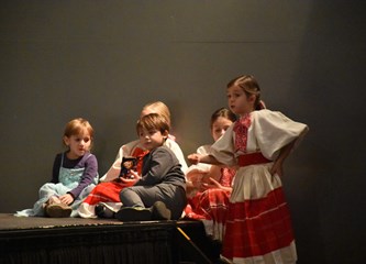 Mali folkloraši oduševili publiku na Dječjim susretima