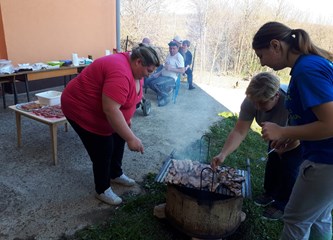 Zajedničkim snagama roditelji i djelatnici PŠ Dubranec uredili dvorište za igru