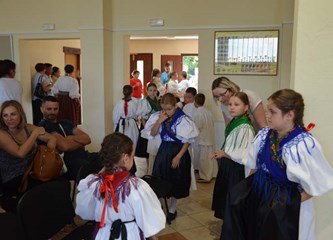 FOTO: Petrovo u Šiljakovini proslavljeno uz 23. Folklorne susrete, misu, mali nogomet...