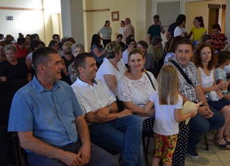 FOTO: Petrovo u Šiljakovini proslavljeno uz 23. Folklorne susrete, misu, mali nogomet...