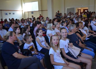 FOTO: Petrovo u Šiljakovini proslavljeno uz 23. Folklorne susrete, misu, mali nogomet...
