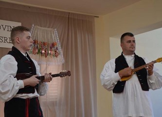 FOTO: Petrovo u Šiljakovini proslavljeno uz 23. Folklorne susrete, misu, mali nogomet...