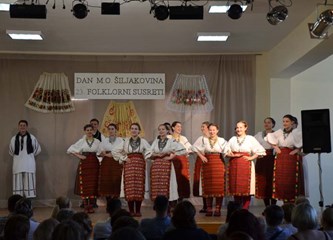 FOTO: Petrovo u Šiljakovini proslavljeno uz 23. Folklorne susrete, misu, mali nogomet...