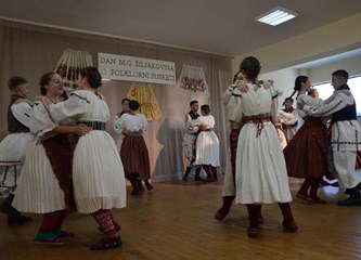 FOTO: Petrovo u Šiljakovini proslavljeno uz 23. Folklorne susrete, misu, mali nogomet...