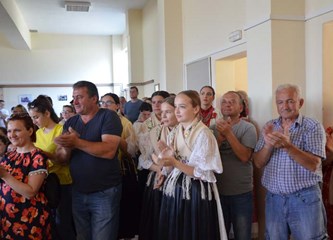 FOTO: Petrovo u Šiljakovini proslavljeno uz 23. Folklorne susrete, misu, mali nogomet...