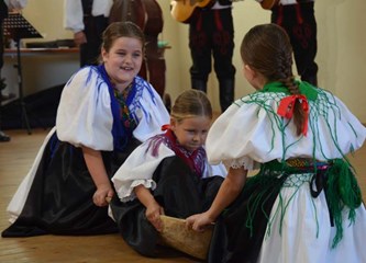 FOTO: Petrovo u Šiljakovini proslavljeno uz 23. Folklorne susrete, misu, mali nogomet...