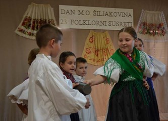 FOTO: Petrovo u Šiljakovini proslavljeno uz 23. Folklorne susrete, misu, mali nogomet...