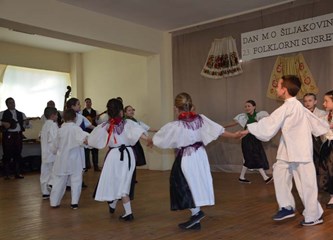 FOTO: Petrovo u Šiljakovini proslavljeno uz 23. Folklorne susrete, misu, mali nogomet...