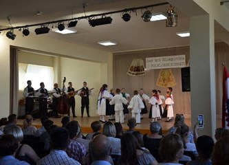 FOTO: Petrovo u Šiljakovini proslavljeno uz 23. Folklorne susrete, misu, mali nogomet...
