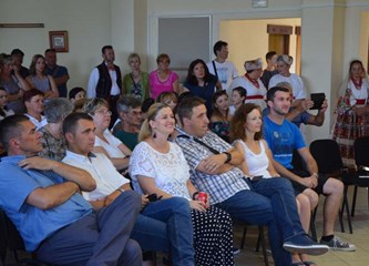 FOTO: Petrovo u Šiljakovini proslavljeno uz 23. Folklorne susrete, misu, mali nogomet...