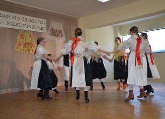 FOTO: Petrovo u Šiljakovini proslavljeno uz 23. Folklorne susrete, misu, mali nogomet...
